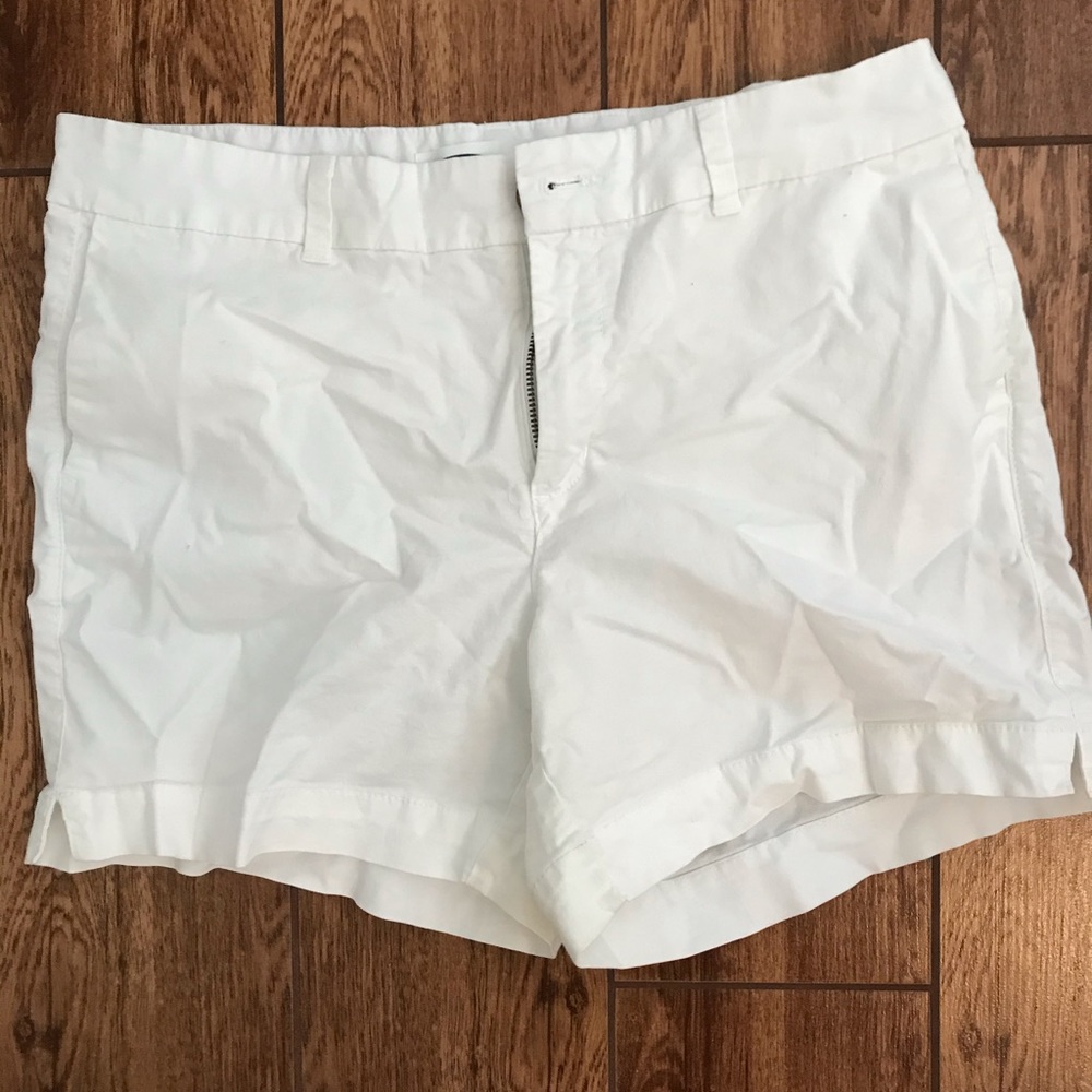 MAKE AN OFFER! Old navy sz 10 everyday white short